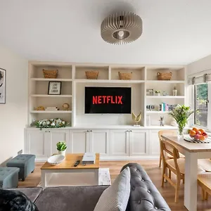 https://villa-radiant-retreat-datchet-near-heathrow-windsor.brighton-hotels-england.com